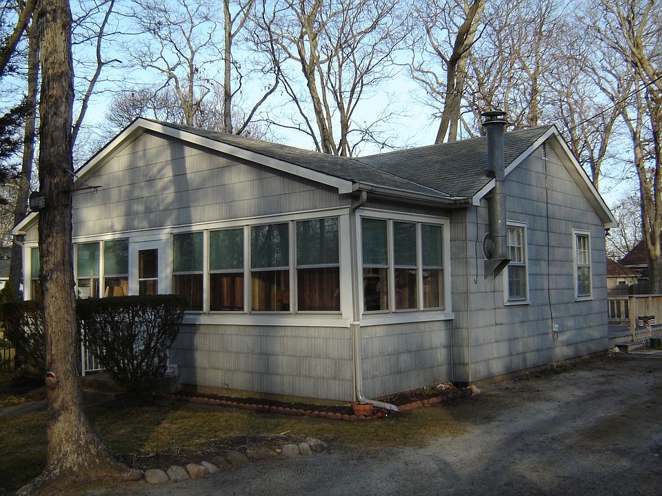 1st image of 26 Dogwood St
