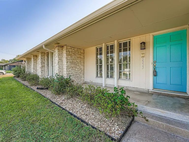 5313 Basswood Ln — Photo 3