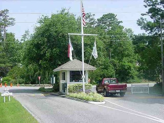 2nd image of 4045 Martins Point Rd