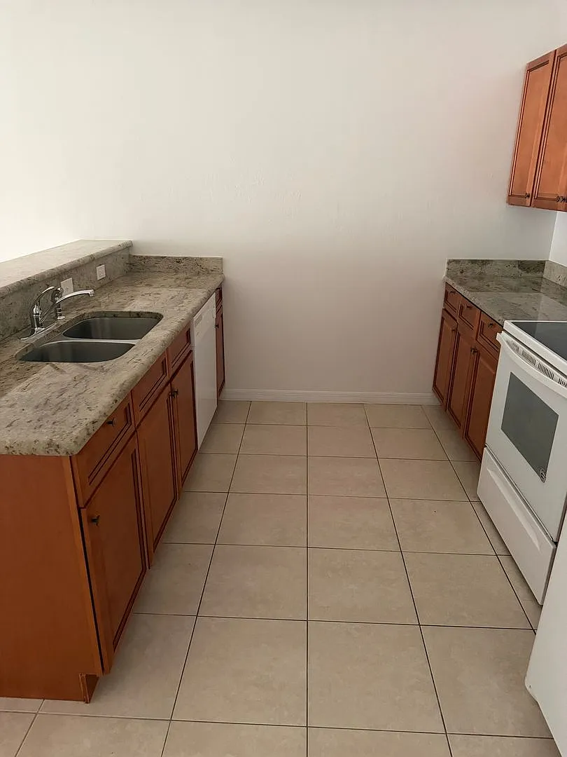 Charming 3BR Duplex in Cape Coral — Photo 2