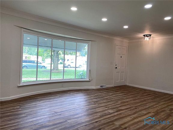 5th image of 3734 Lauderdale Dr