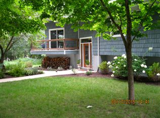 55 Lakeside Dr NE, Solon, IA 52333