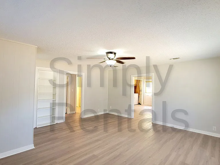 105 Windsor St — Photo 3