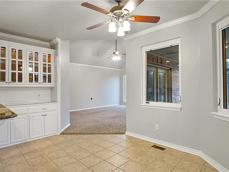 9417 Forest Dale Dr — Photo 8