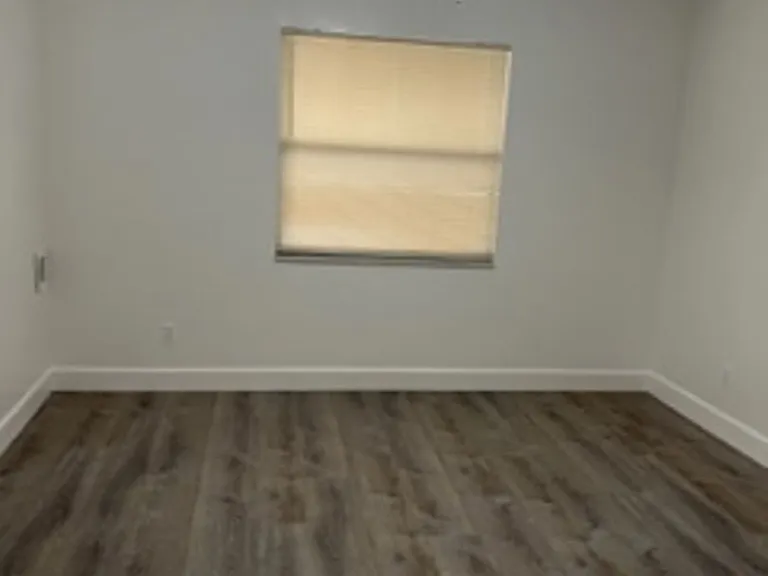 Woodfield Apartments — Photo 3