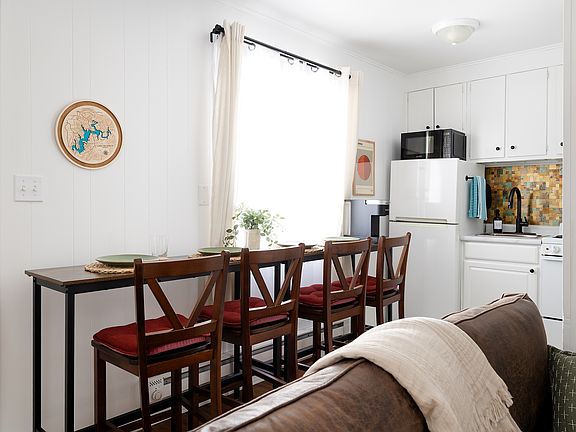 5th image of 839 N Smith Rd #4
