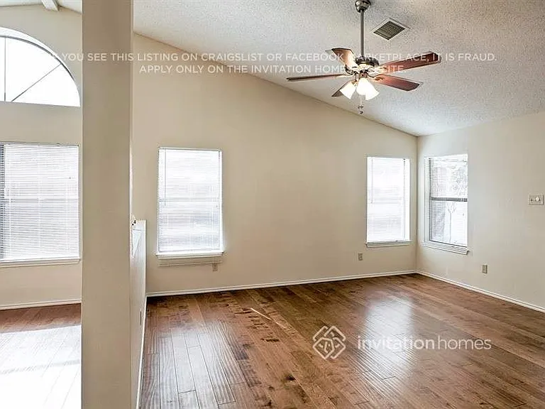 1504 Mountain Side Dr — Photo 3