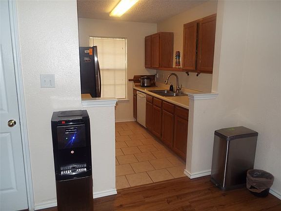 3rd image of 4824 Abbott Ave