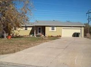 1800 N Arrowhead Dr, Derby, KS 67037