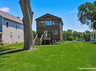 106 Country Club Dr, McHenry, IL 60050