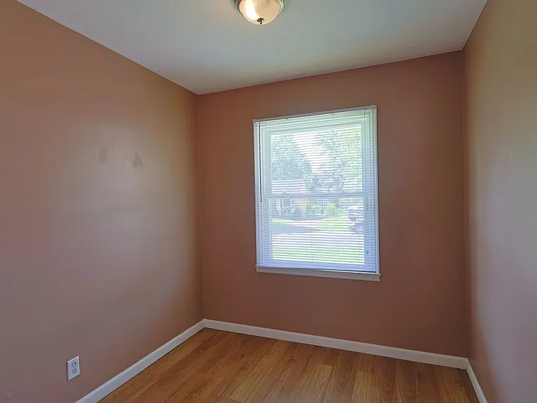 325 Caithness Rd — Photo 15