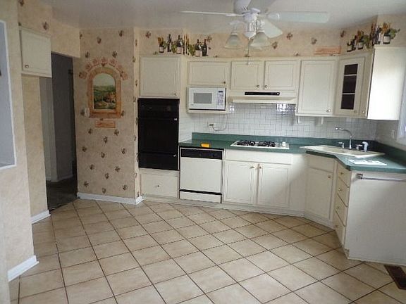 4th image of 1364 Forest Pl