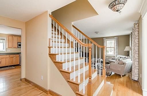 2nd image of 18 Dolphin St