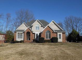 297 Waters Edge Dr, Estill Springs, TN 37330