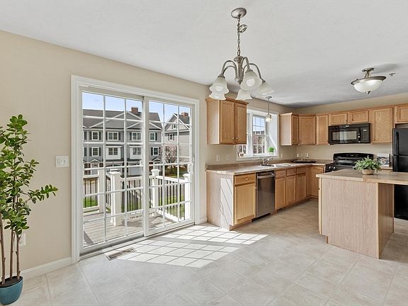 4th image of 1975 Middlesex St Unit 33
