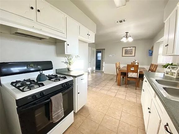 2nd image of 316 Gardenia Ct