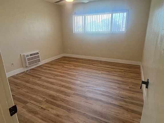 4th image of 682 W Holt Ave #10