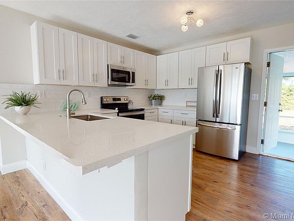 5th image of 921 S B St