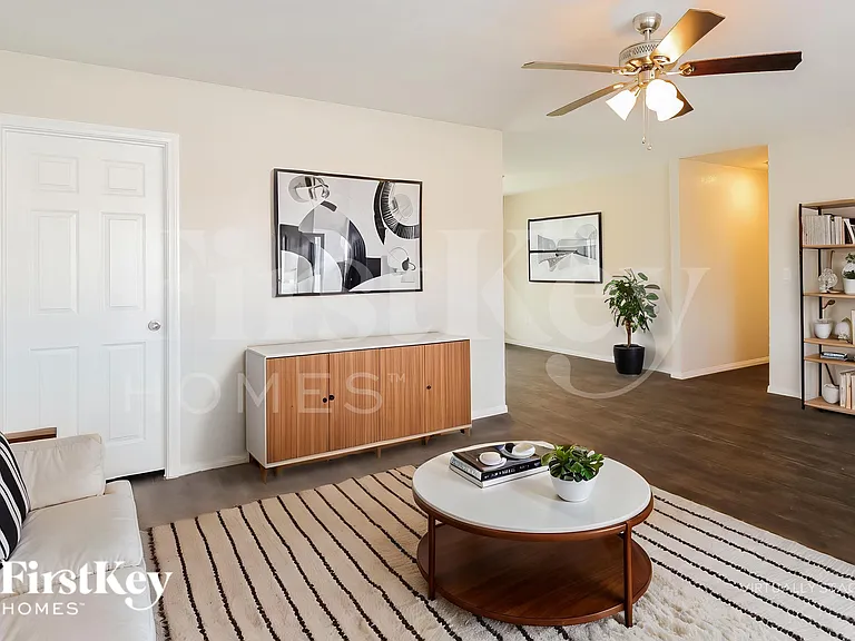 2128 Carver Ave — Photo 9
