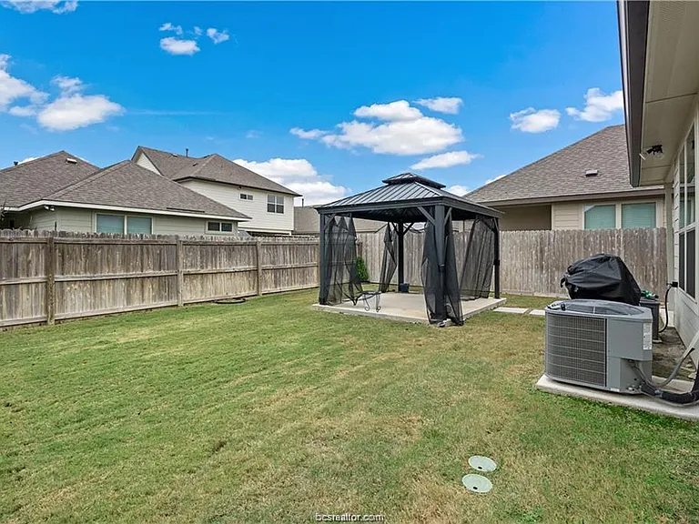 827 Mineral Wells Ln — Photo 21