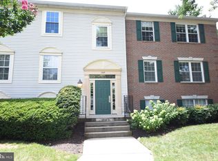 12109 Greenway Ct APT 302, Fairfax, VA 22033
