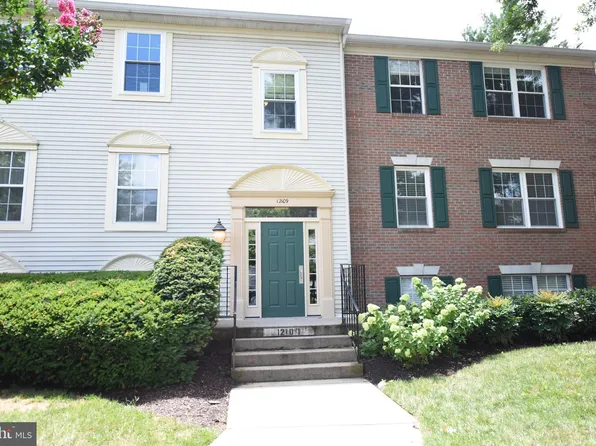 12109 Greenway Ct APT 302, Fairfax, VA 22033