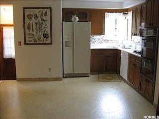 3rd image of 4585 W 214th St