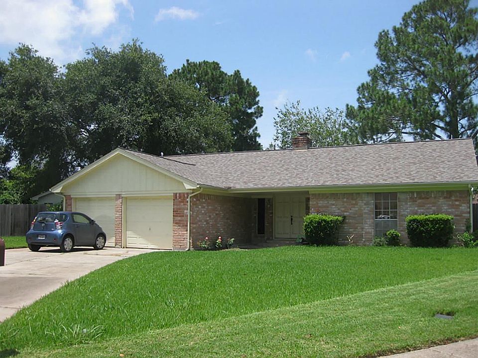 2nd image of 8 N Heights Dr
