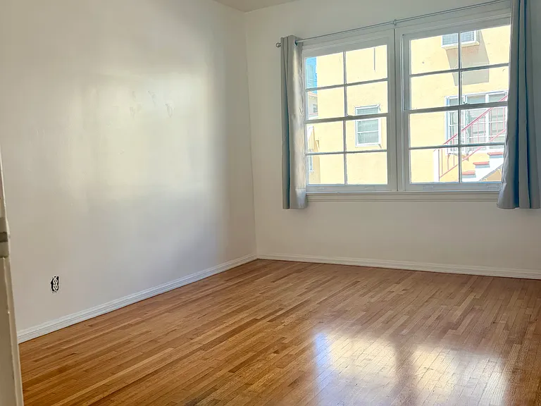 10942 Moorpark St — Photo 18