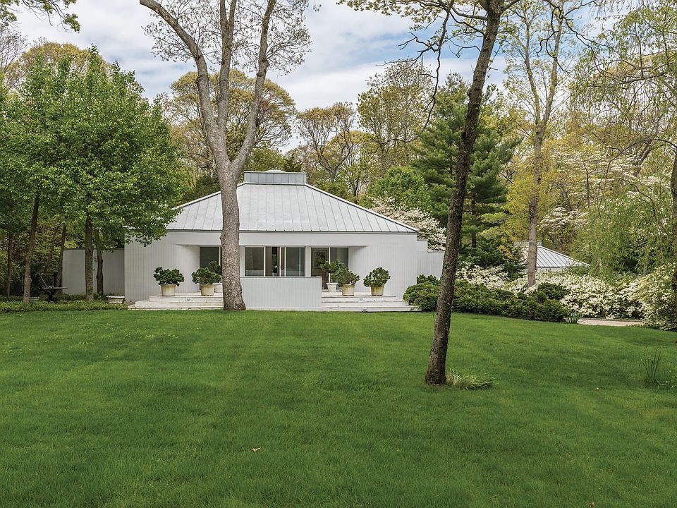1st image of 12 N Hollow Dr