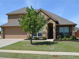 101 Honeysuckle Ln, Waxahachie, TX 75165