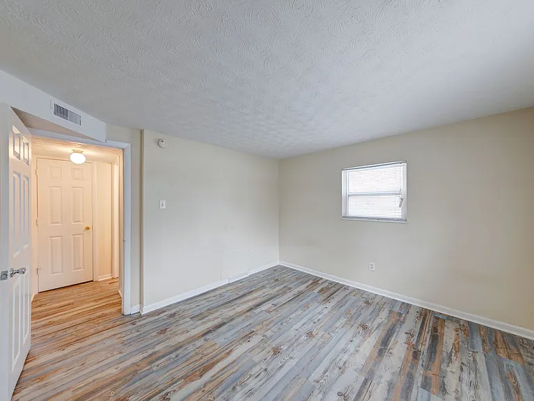 Lawrence Glen Apartments — Photo 15