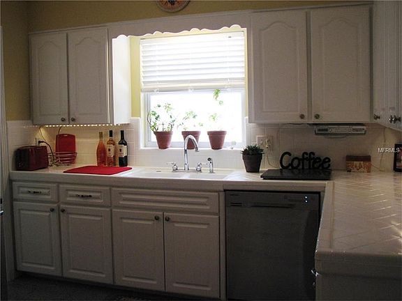 4th image of 311 Deer Park Ave