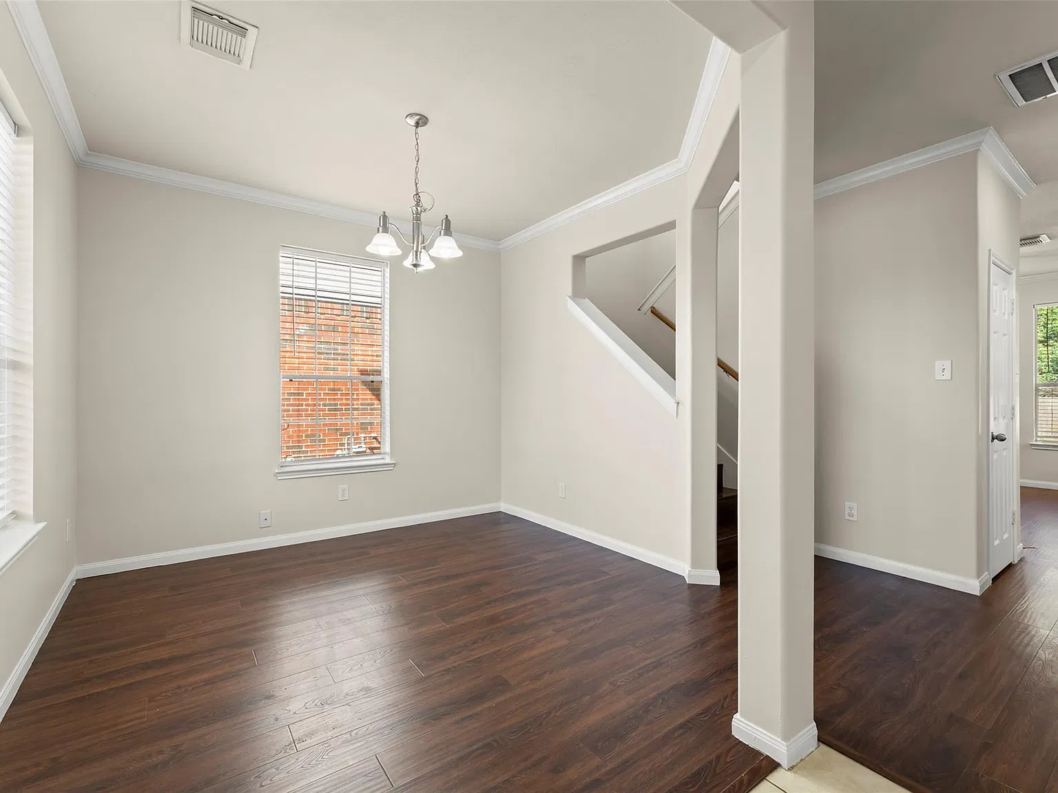 3 bed, 2.5 bath, 2050 sqft, $2,100 — Photo 2