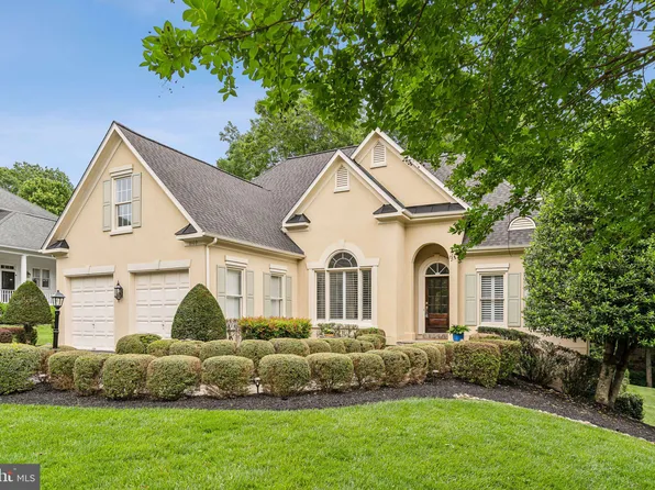 8109 Crooked Oaks Ct, Gainesville, VA 20155