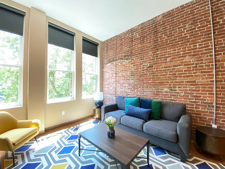 Red Oak at 83 Hanover Street — Photo 9