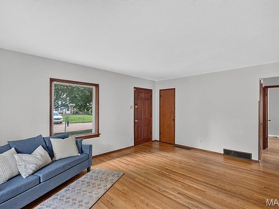 5th image of 7137 Marwinette Ave