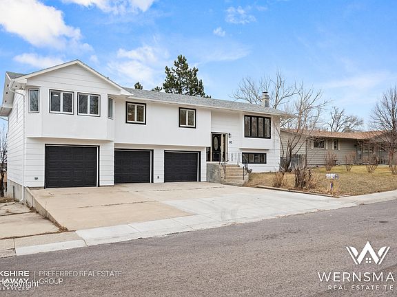 2nd image of 10 Highland Ct