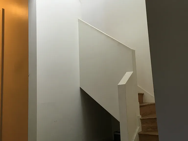 502 Wainwright Ave — Photo 4