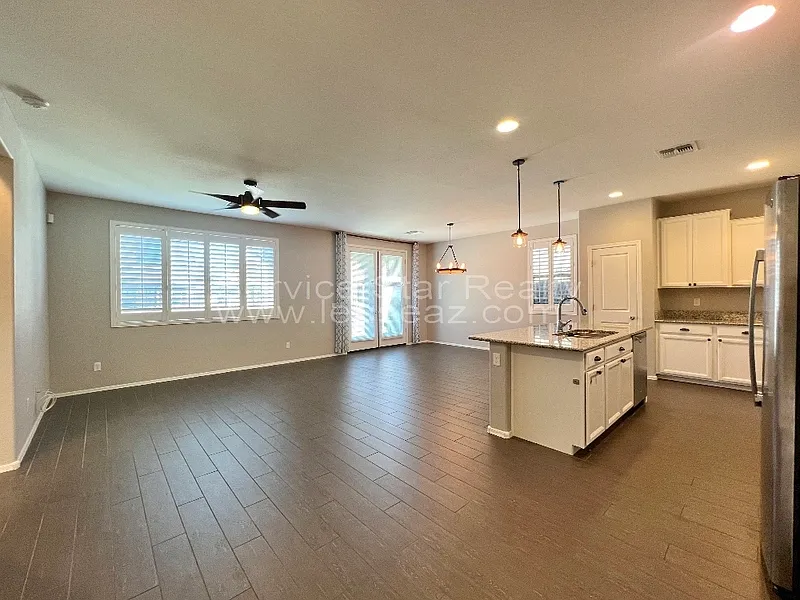 Building Photo - 1289 N 166th Ave