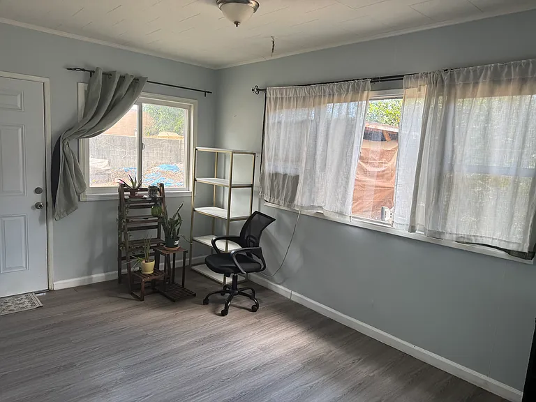 807 Adelaine Ave — Photo 6