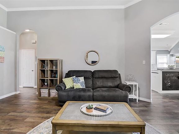 5th image of 5025 Roundtree Ct