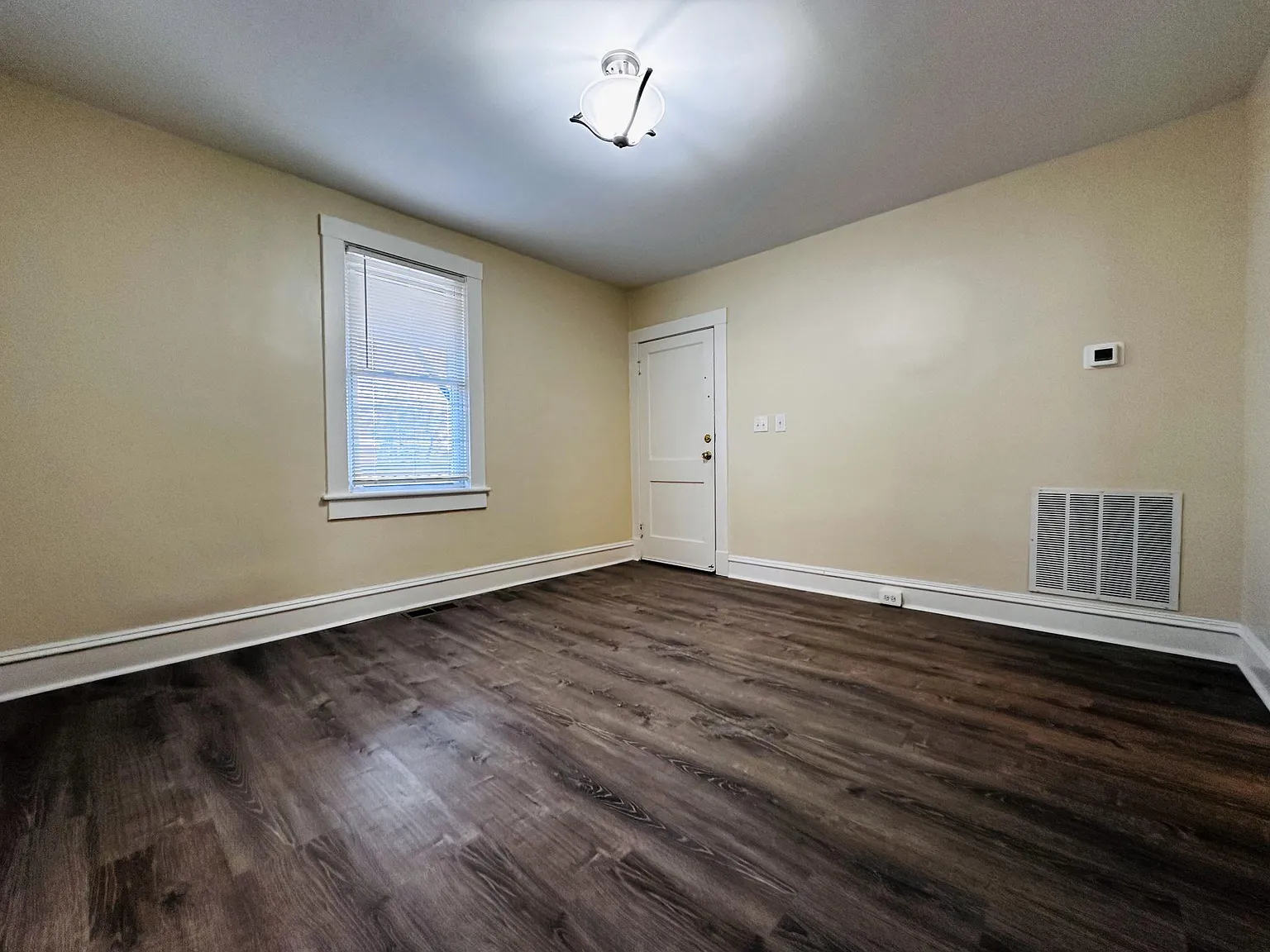 2 bed, 700 sqft, $1,250 — Photo 3