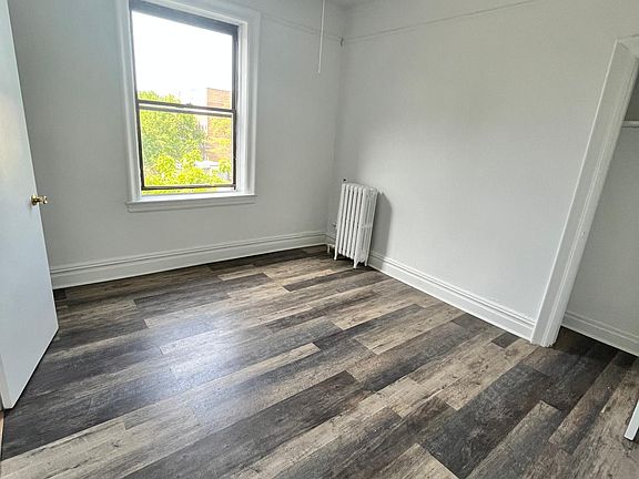 3rd image of 105 Clifton Pl #35