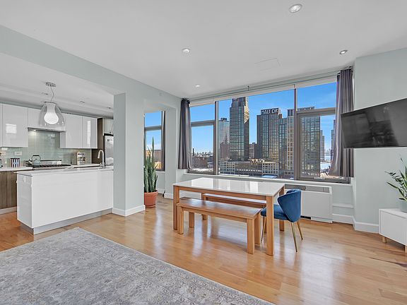 5th image of 2-17 51st Ave Unit Penthouse 1103