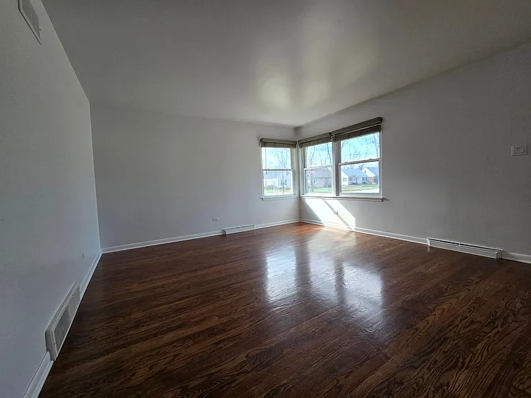739 E Maple St — Photo 9