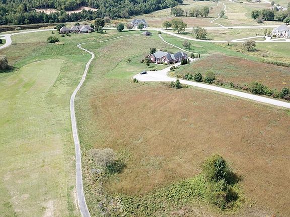 5th image of 626 Oakwood Dr