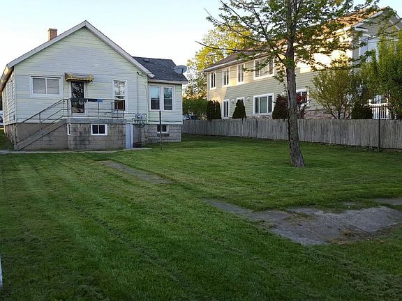 2nd image of 822 Otis Ave