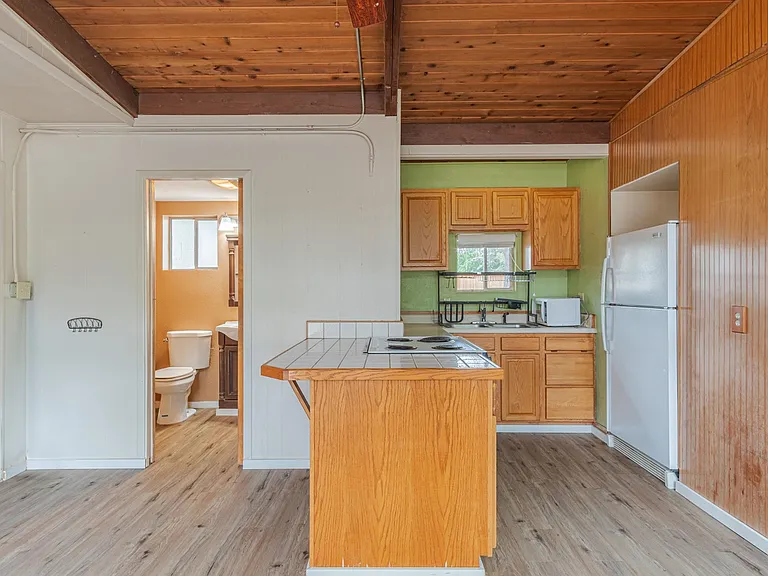 1430 NE Sherman Ln — Photo 23