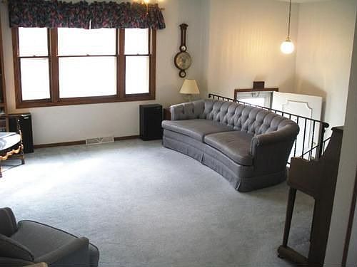 4th image of 718 Calumett Dr
